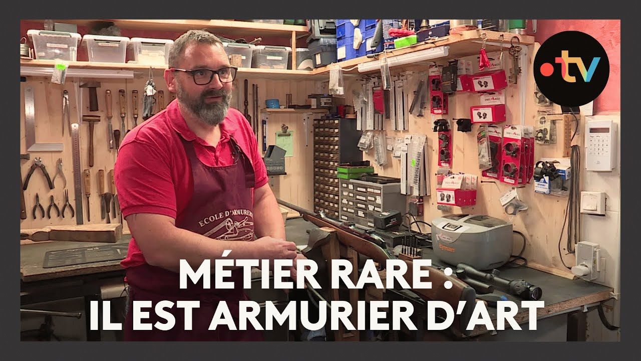 Métier rare : armurier d'art, il restaure des armes