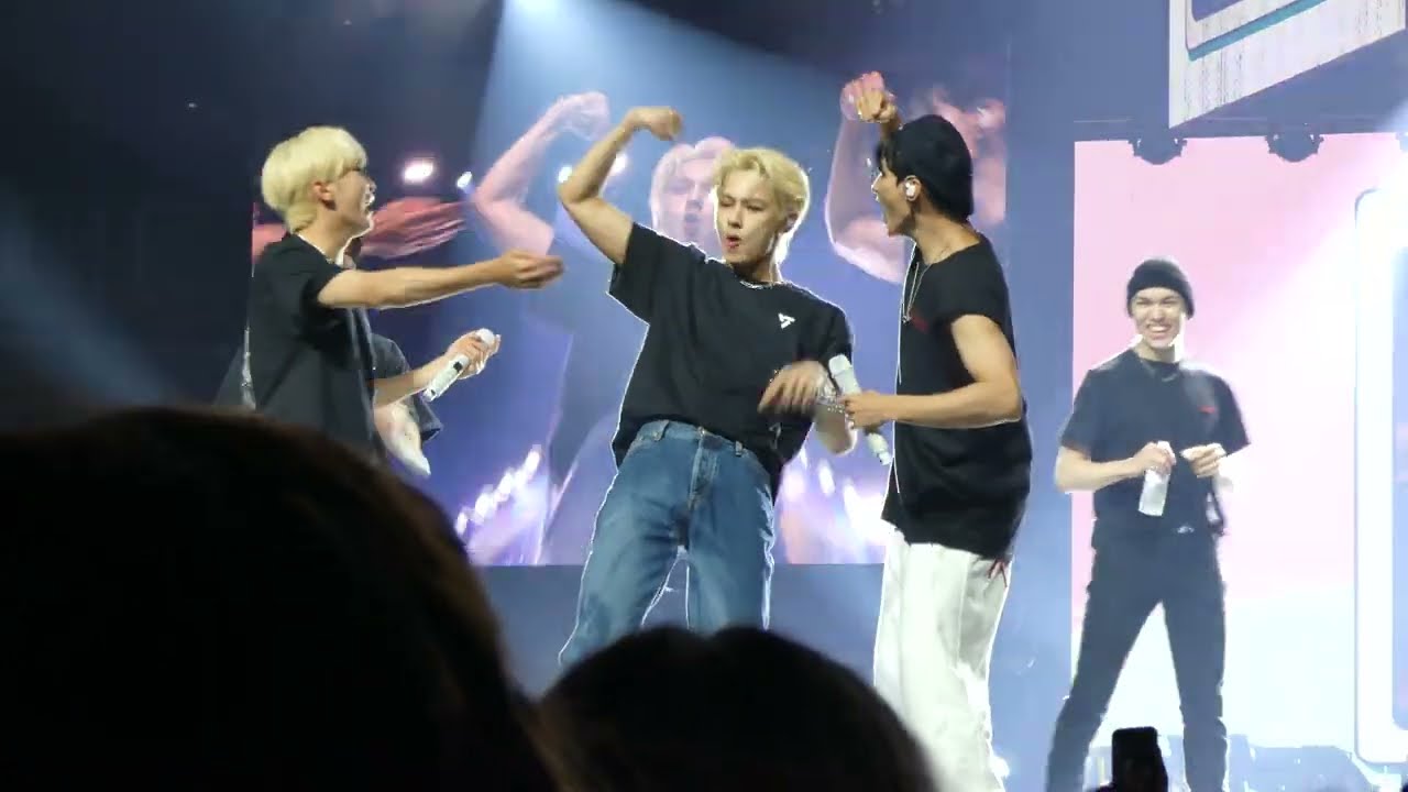 Jun Snapshoot Freestyle :) Seventeen 220825 Chicago [4K]