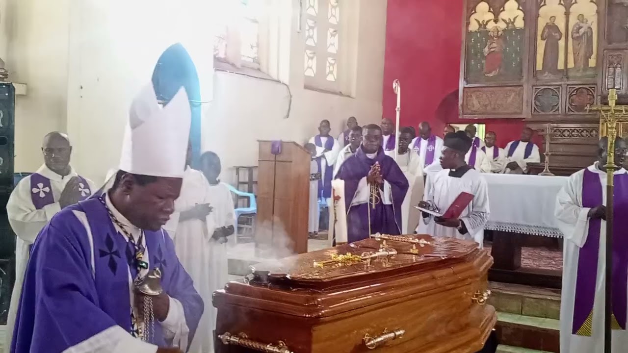 Absout de l'abbé Jean BAKUTUMANA YAMBA, par son Excellence Mgr André Giraud Pindi Évêque de Matadi 