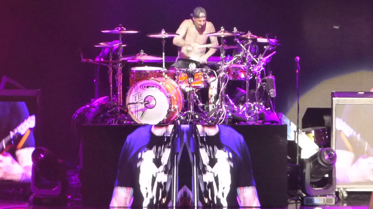 Blink 182 - I Won't Be Home for Christmas (KROQ XMAS, The Forum, Los Angeles CA 12/10/16)