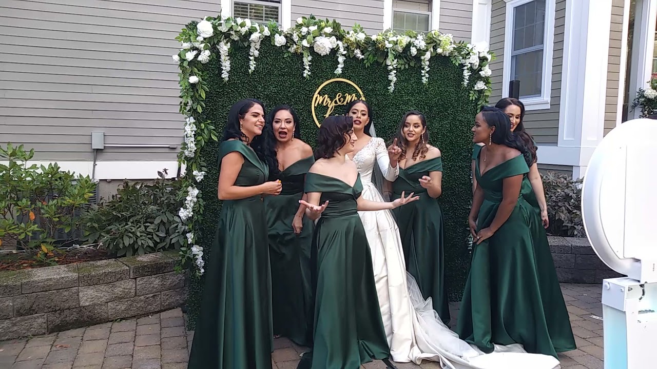HEDGE WALL(GREENERY WALL) AND SOCIAL MEDIA BOOTH AT A WEDDING || RA-MU AND THE CREW