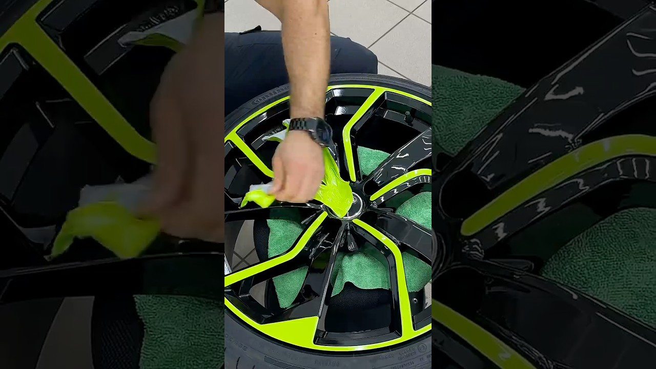 Bright Accent + Triangle Carbon | Audi A6 Rim Wrap