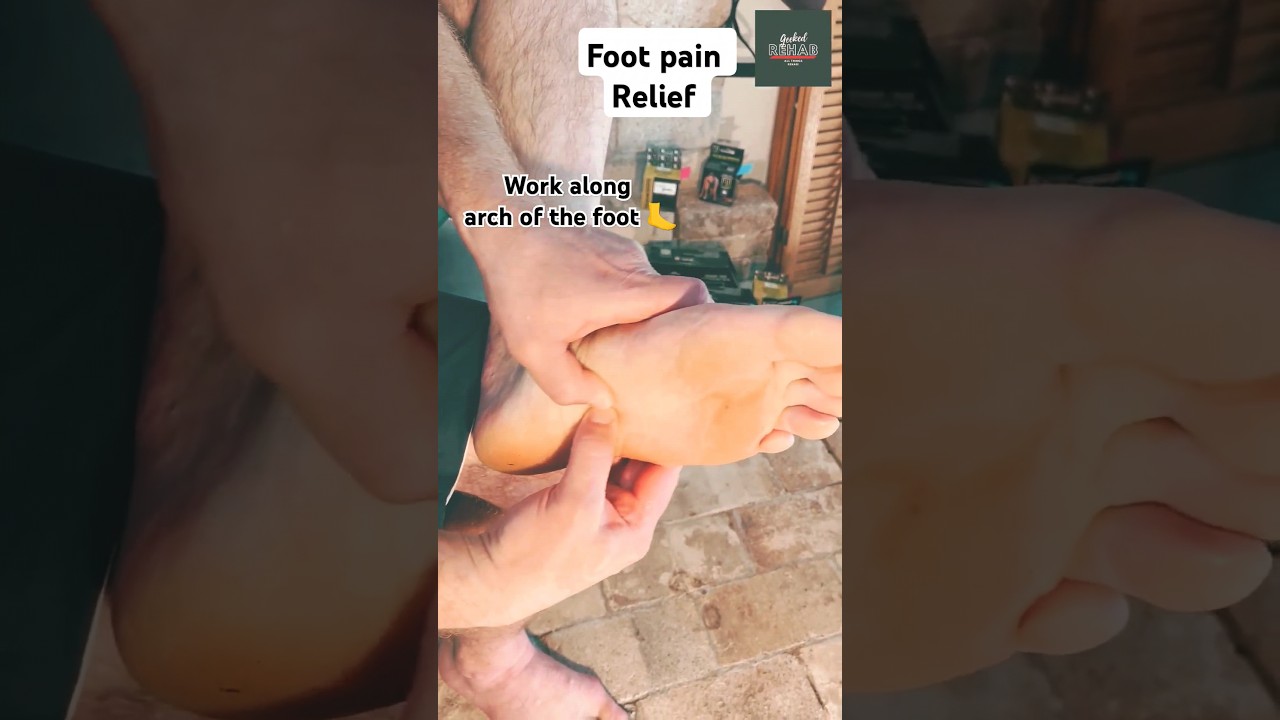 Plantar fasciitis massage technique to alleviate foot pain 🦶💯🔥#athlete #massage #painrelief