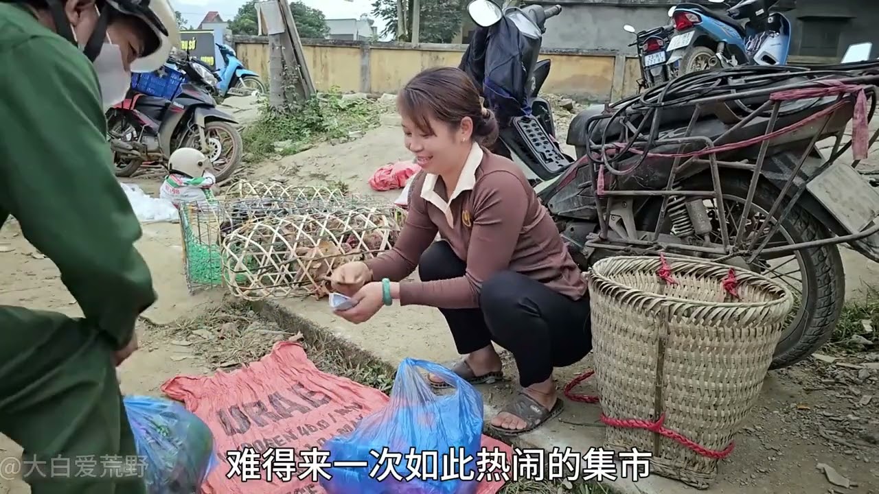 第57集|-丽娜独居丛林打造农庄，摆摊售卖木瓜，搭建新猪圈#野外生活纪录片 #记录真实生活 #荒野建造