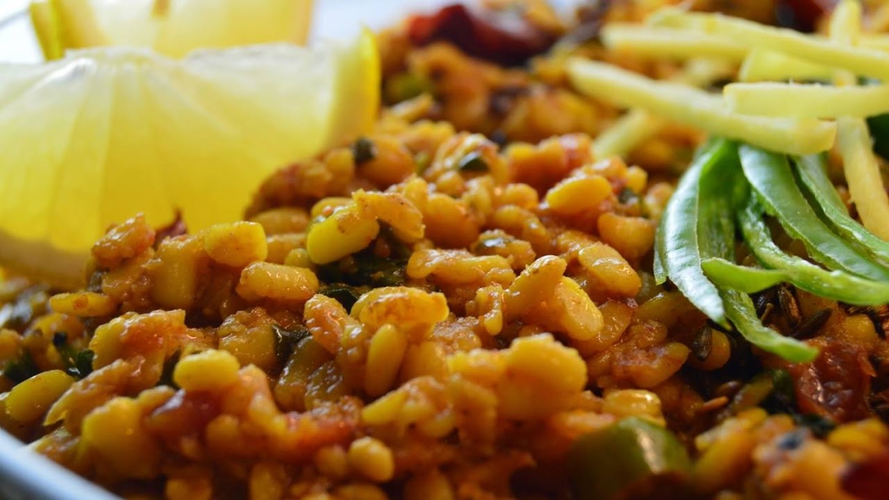 Mash ki daal (urid/urad lentils)