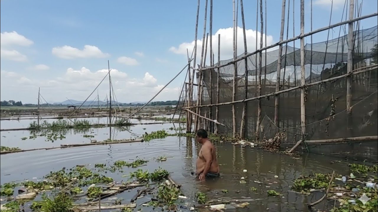Pak ndut mau berenang sebelum memancing ikan