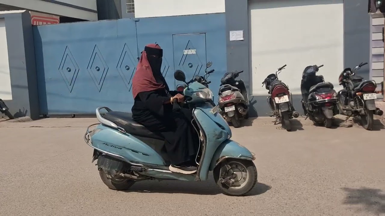 How to balance and control the scooty 