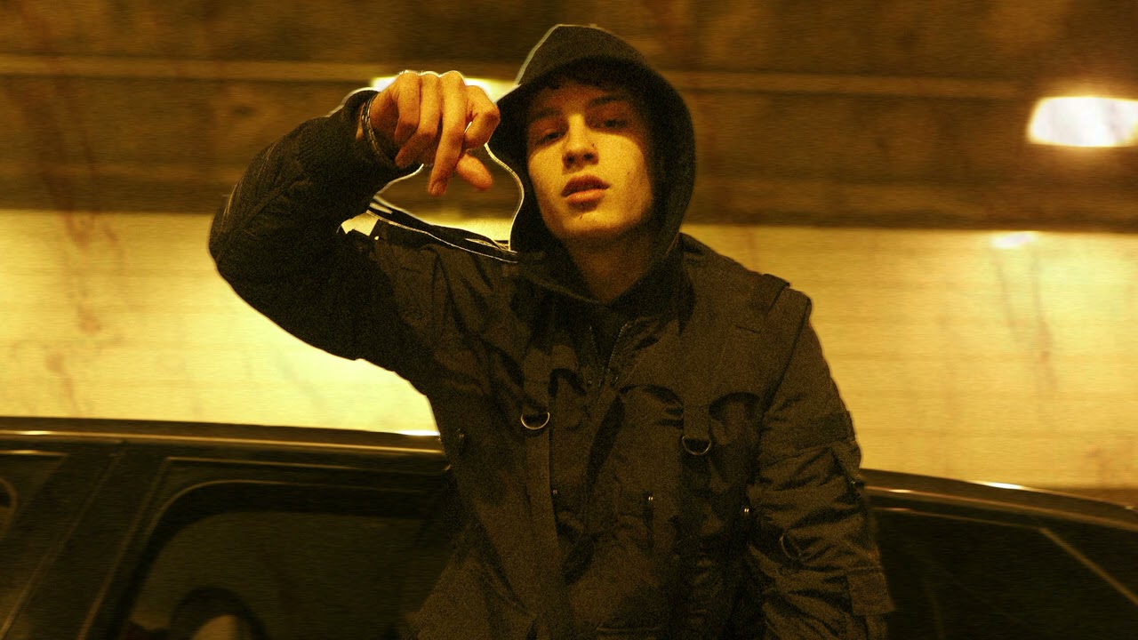 Ares - Eih&auml;? (feat. LEWIZKI)