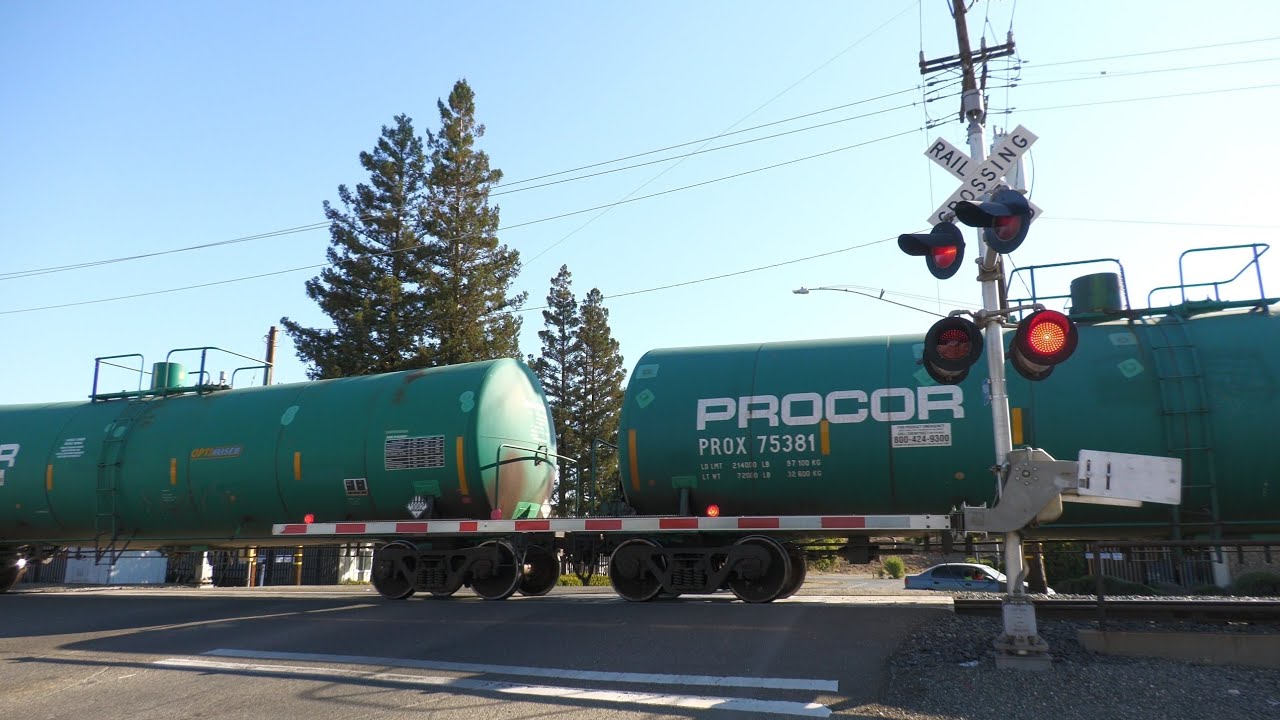 *New LED Lights* UP 5990 Manifest North - 6th St. Railroad Crossing (Marysville, CA)