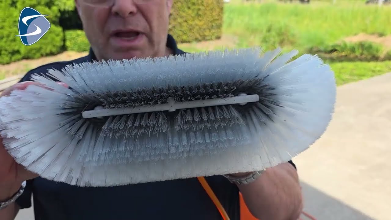 Nieuwe borstels, Canoe en Artus.