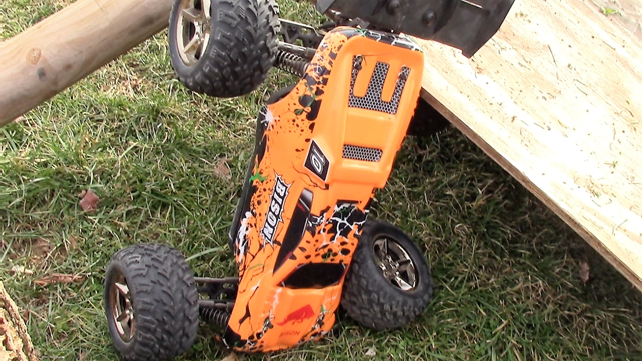 Jumping The VKAR BISON RC Truggy - I SUCK At Driving!!
