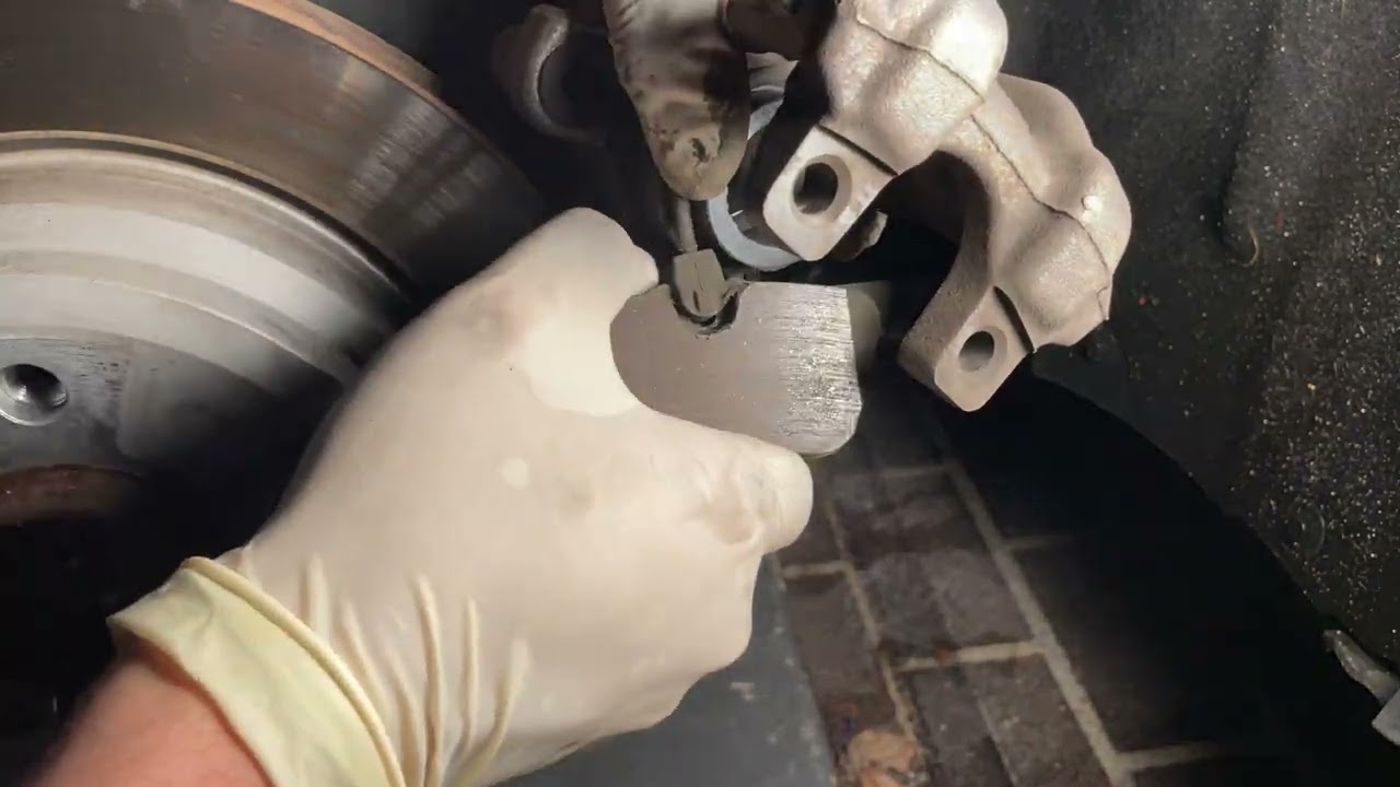 2017 BMW 330i (F30) Rear Brake Pad Change
