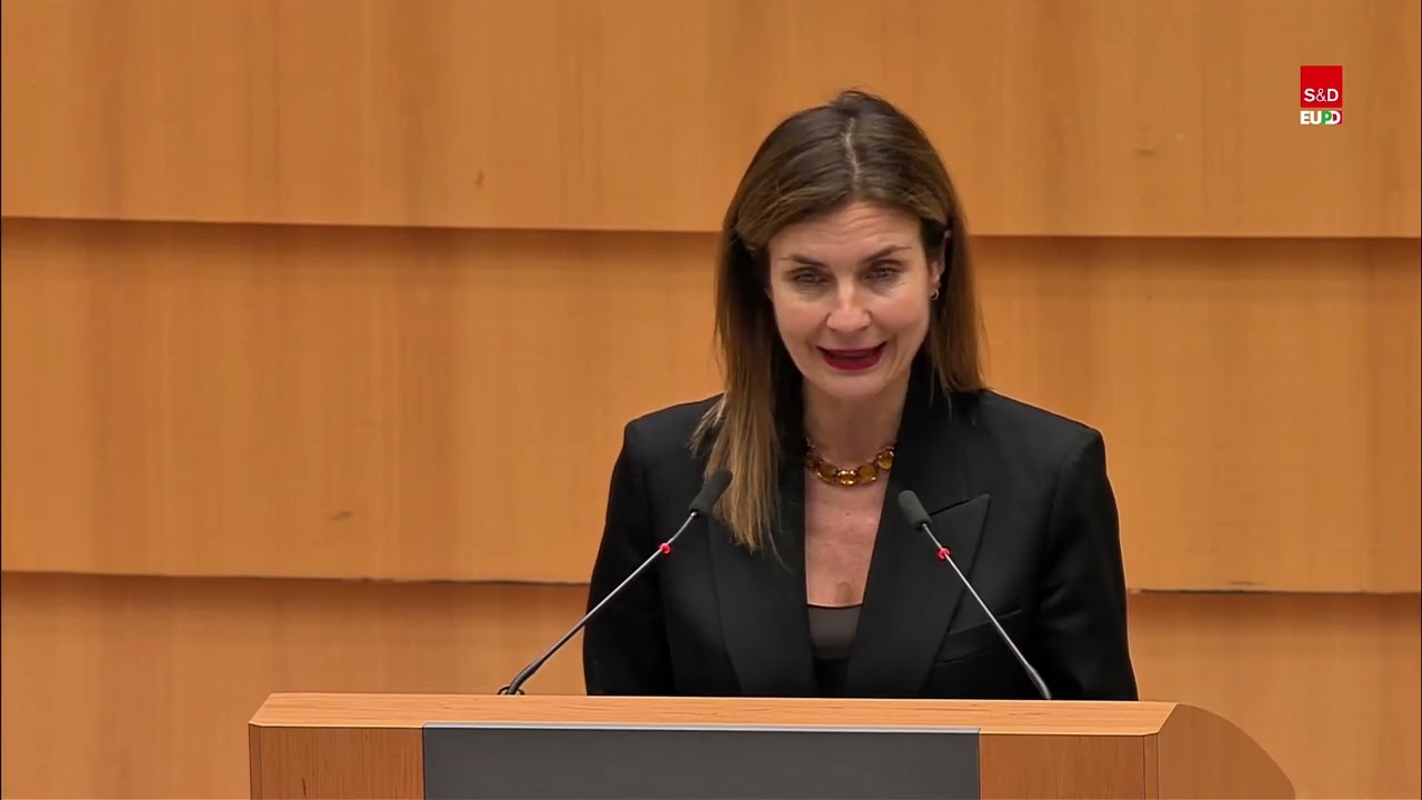 Alessandra Moretti denuncia la regressione dei diritti delle donne in Europa