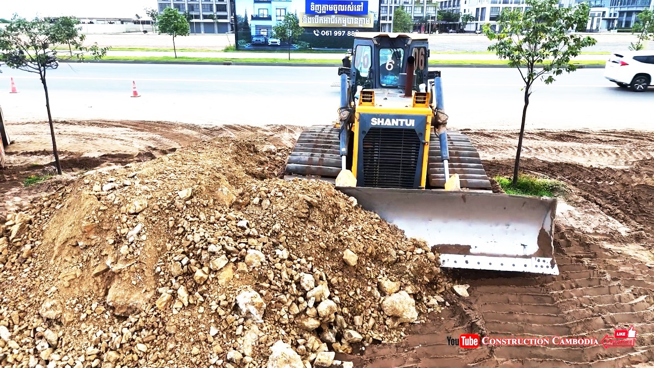 Impressive Power! Shantui Dozer Clearing Massive Sand Piles Dump Trucks