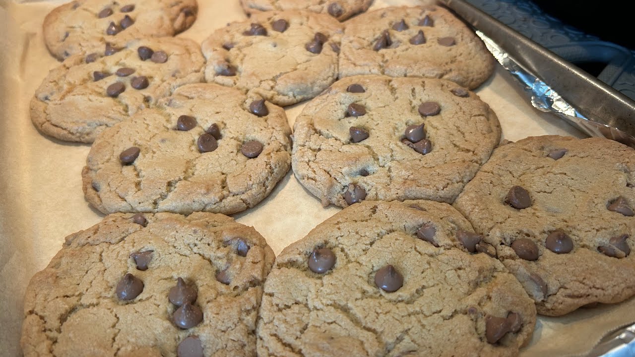 Meghann’s Minimal Meals | ASMR Chocolate Chip Cookies 🍪 | No Talking Live