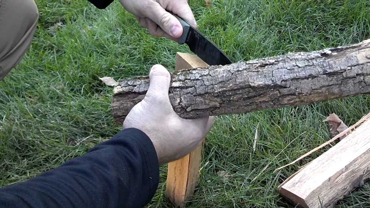 Esee 3 - Batoning Firewood