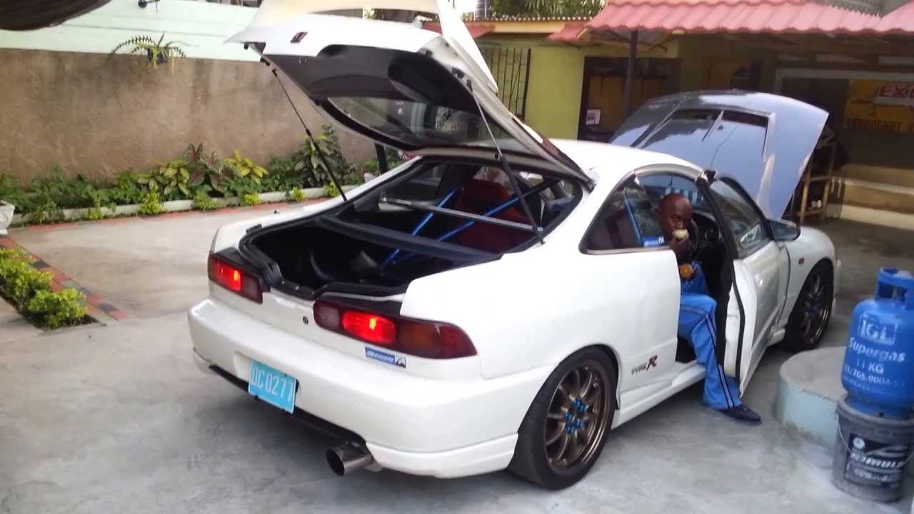 Honda Integra DC2 R in Jamaica (a nuh nutten gud)