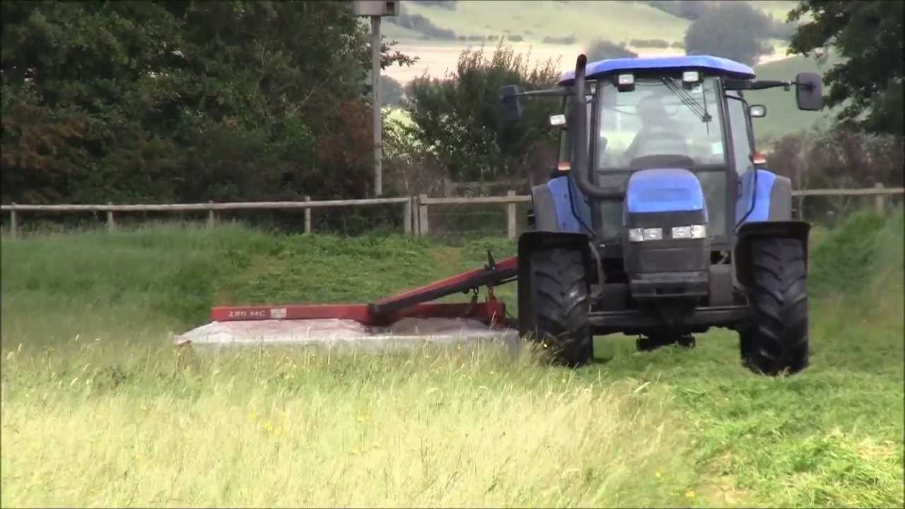 New Holland TM140 Mowing