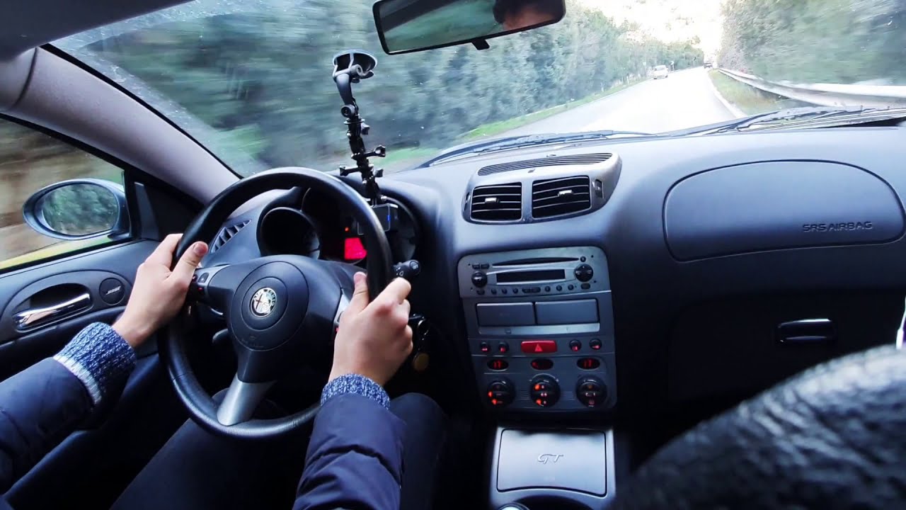 Alfa Romeo V6 3.2 GT - Busso sound through the hills at 6500 rpm