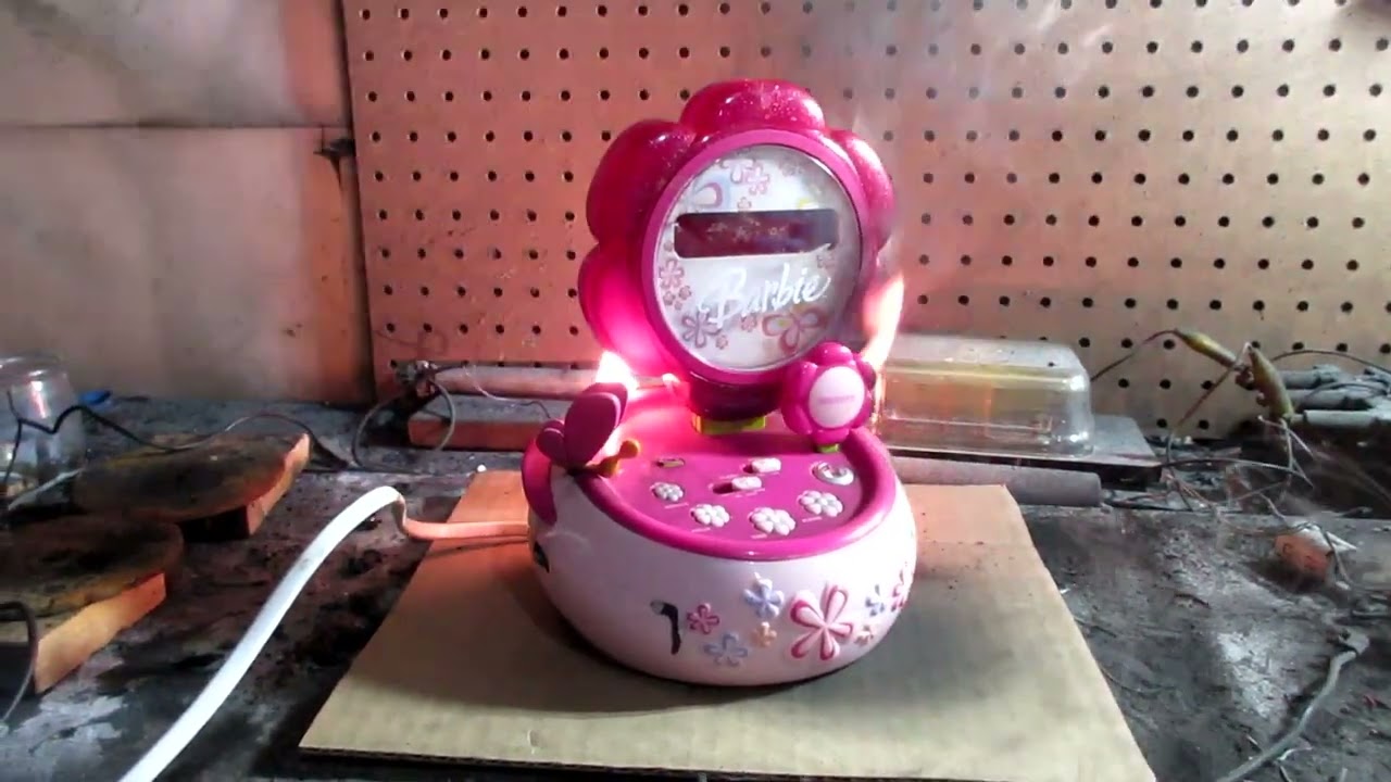 Art plus Madness: The Clock Radios' Woes