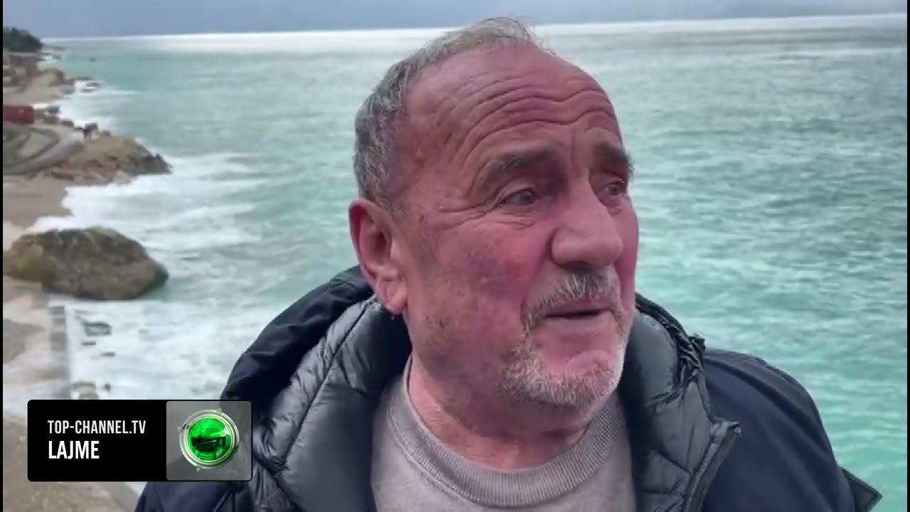 Top Channel/ Kamioni “fluturon” në Vlorë! Bie nga lartësia në plazh