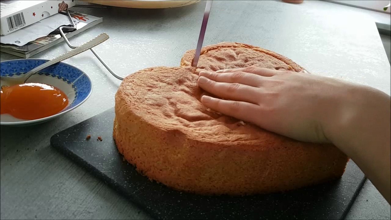 Sahne Torte fondanttauglich machen / How to / Herz Fondanttorte