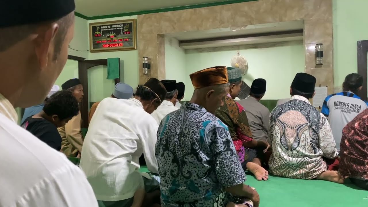 BANJIR TAK SURUTKAN SEMANGAT IBADAH WARGA MULYOREJO DI BULAN RAMADAN