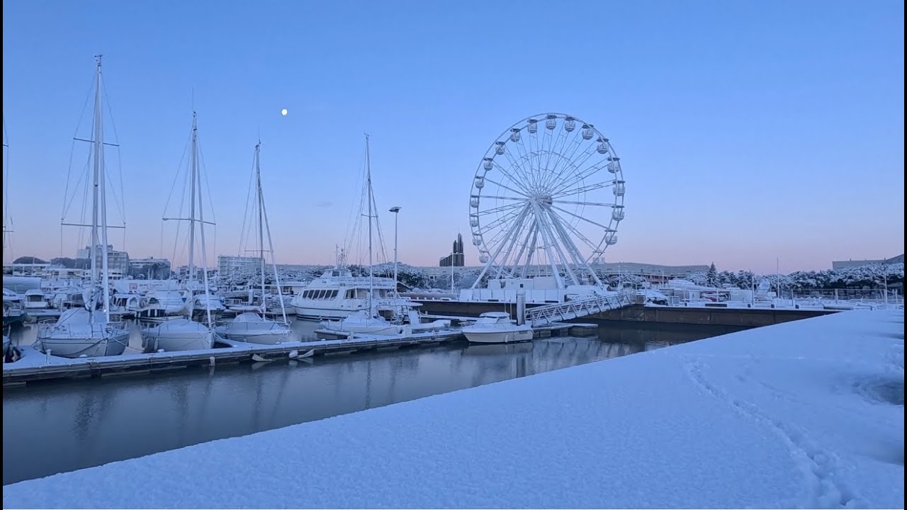 Lever du soleil sur Royan qui est sous la neige.