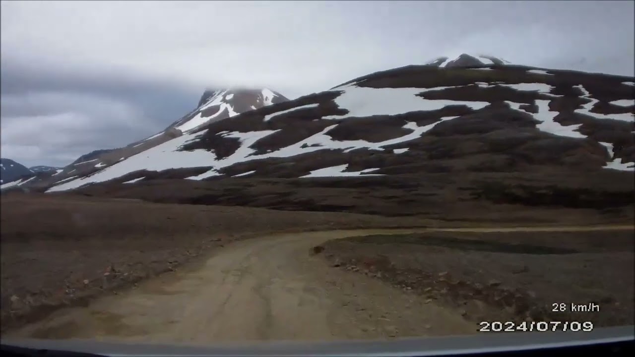 Driving road F347.  From Kerlingafjöll base to Hveradalir and Keis.