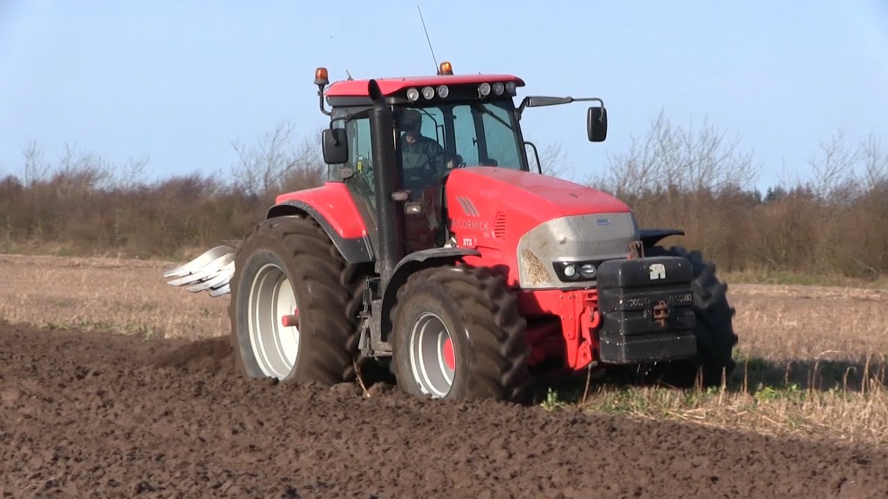 Ploughing with McCormick ZTX 260 and Kuhn 152 Vari-Master