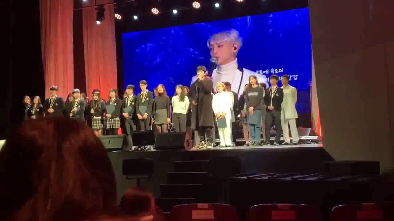 [FANCAM] 181217 Tribute To Jonghyun ~ SHINY ART FESTIVAL~