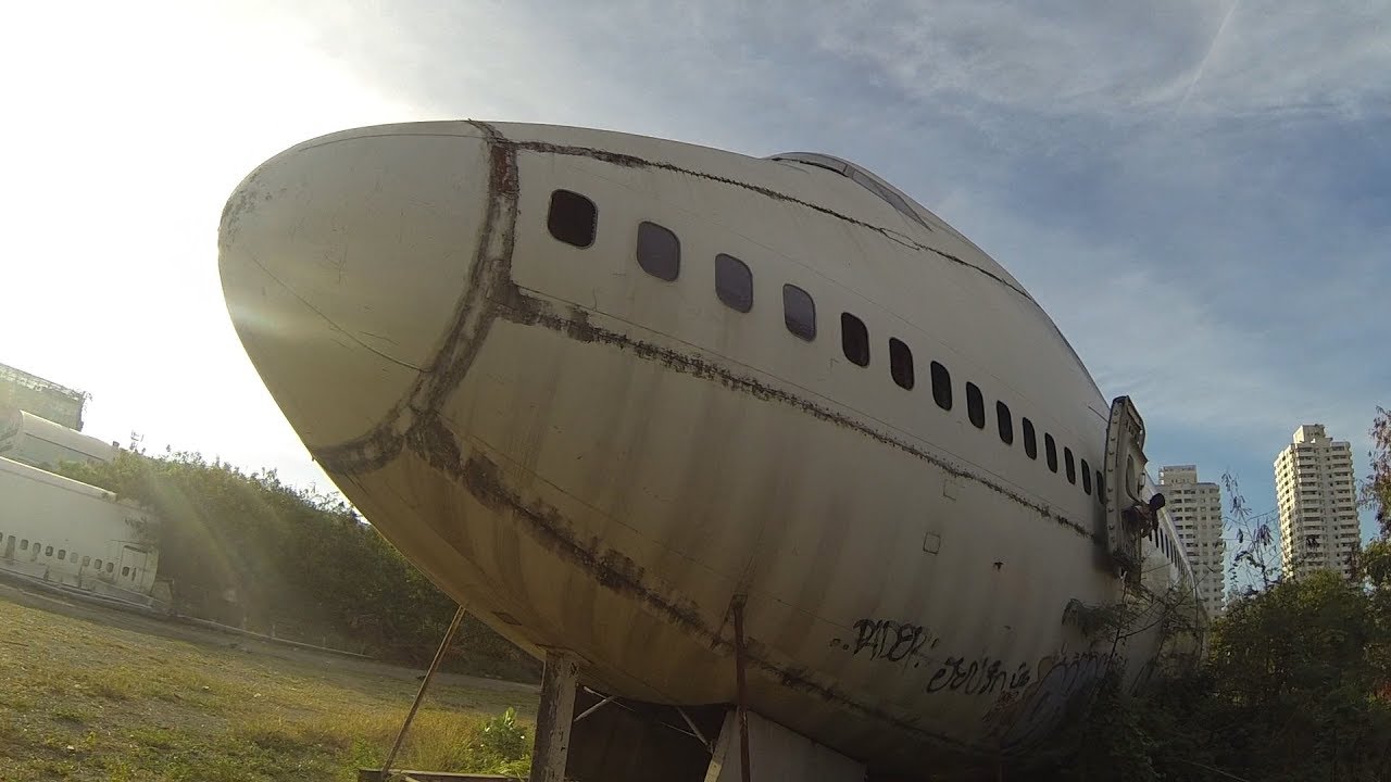 Залезли в заброшенный  Боинг 747