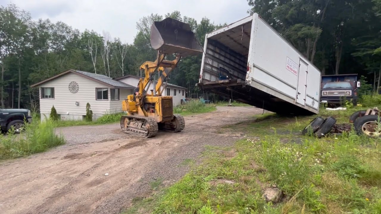 Moving a large truck body with old crawler loader