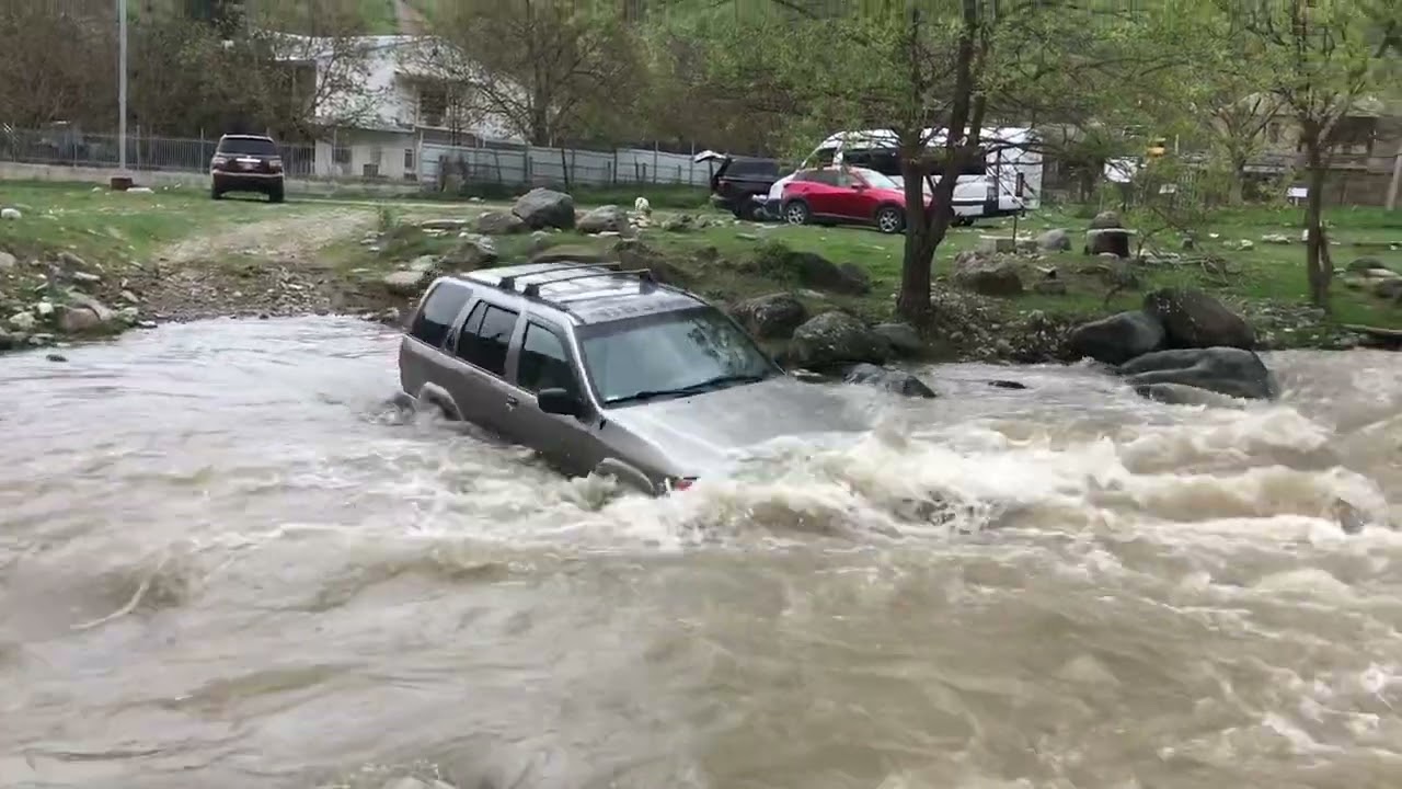 nissan pathfinder 3.5 R50 in the river (rkoni saqartvelo)