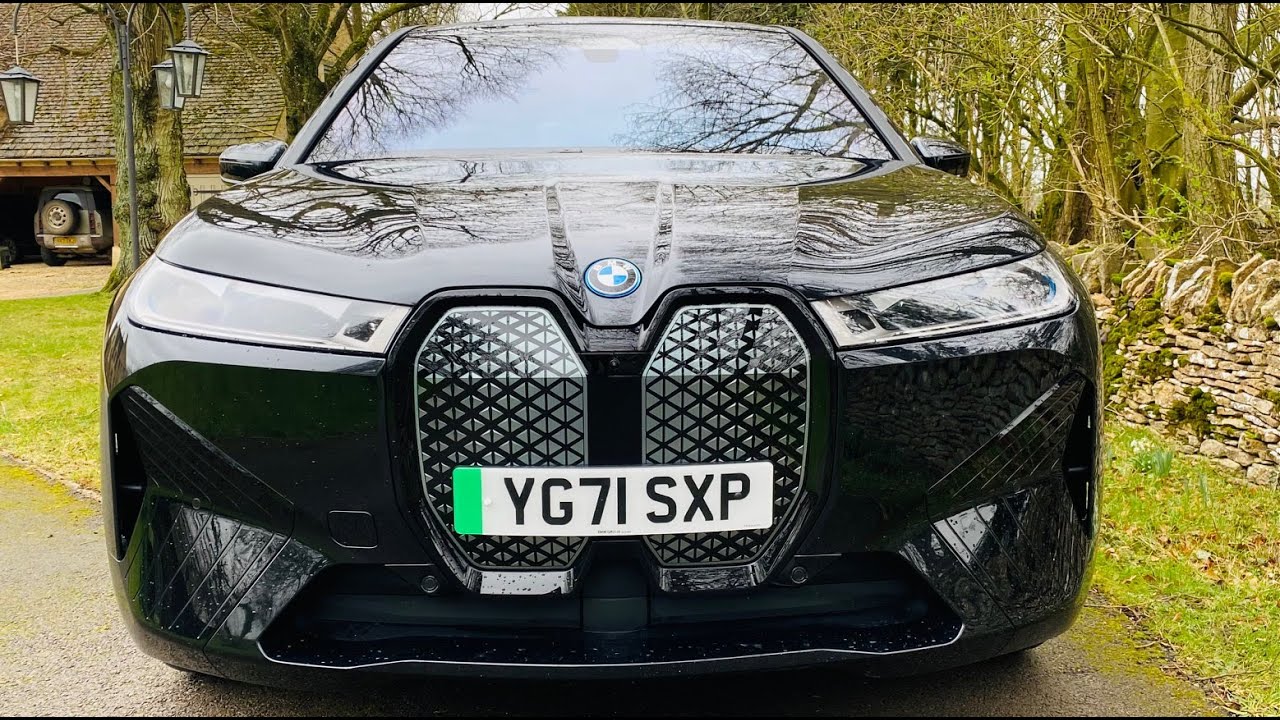 Обзор BMW iX xD50M, выглядящего пугающе. BMW заявляет, что у него запас хода более 300 миль, но т...