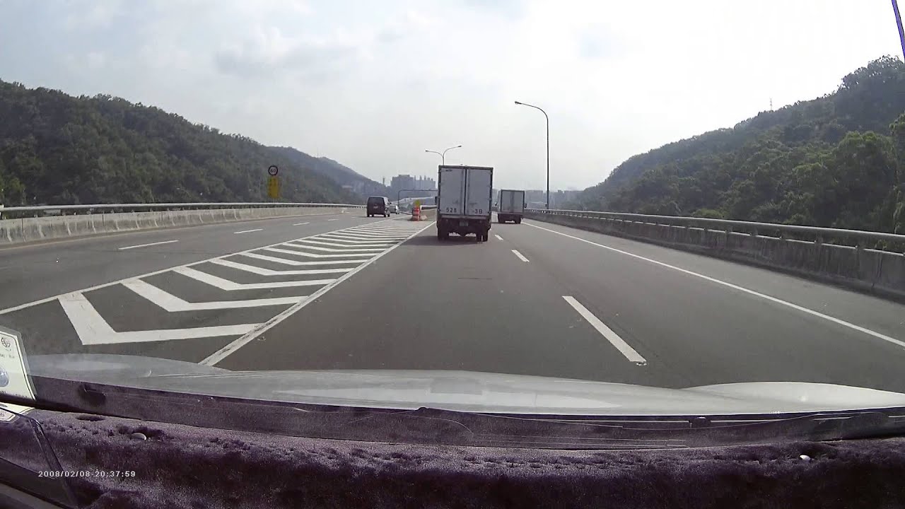 [生活日常][20150804]-- 五楊 國道三寶開車撞LUXGEN U6  traffic accident 後來只能換車台了