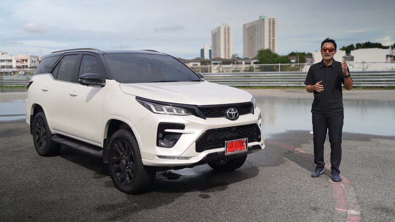 รีวิว เจาะลึก Toyota Fortuner 2.8 GR Sport 4WD ราคา 1,899,000 บาท
