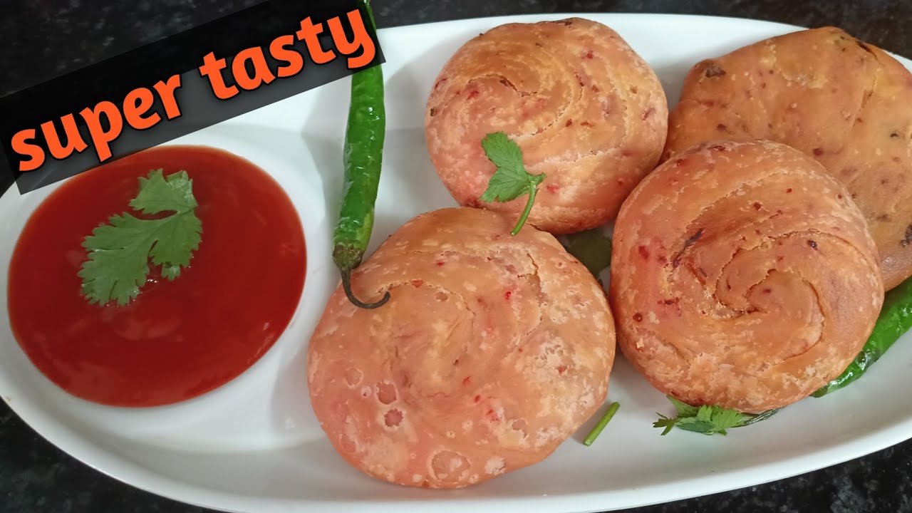 चुकंदर+आलू+मटर=कमाल की कचौड़ी 👌😋 देखने में रंगीन 💖 खाने में सुपर टेस्टी एक बार जरूर ट्राई करें