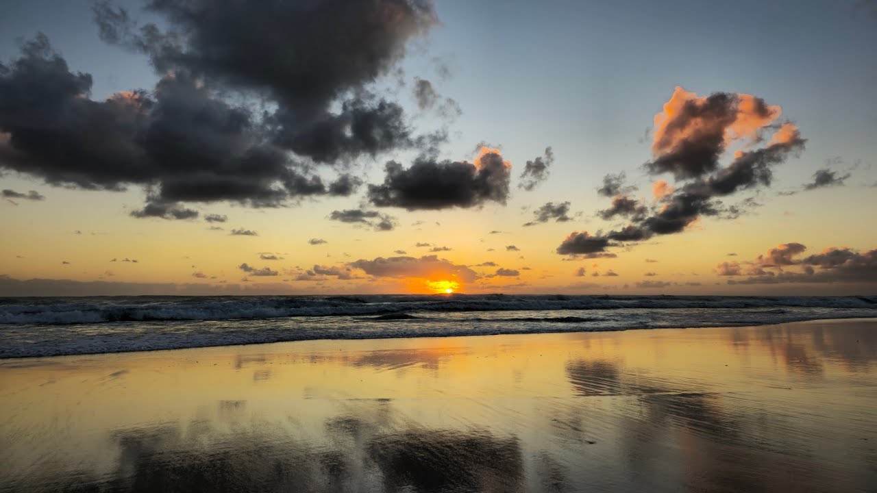Gleaming Morning at Point Arkwright, Australia | Sunrise 170 – Reflective Sand | UHD, 4K