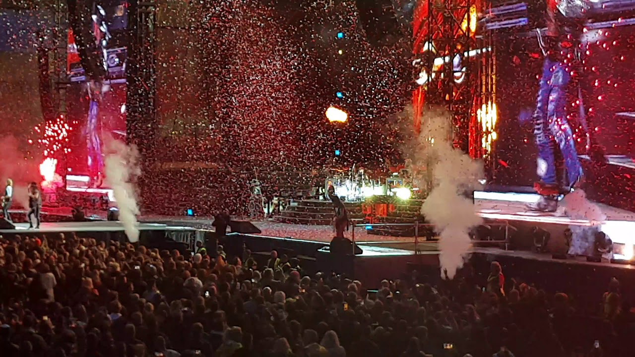 Guns N' Roses

- Paradise City Live From Iceland