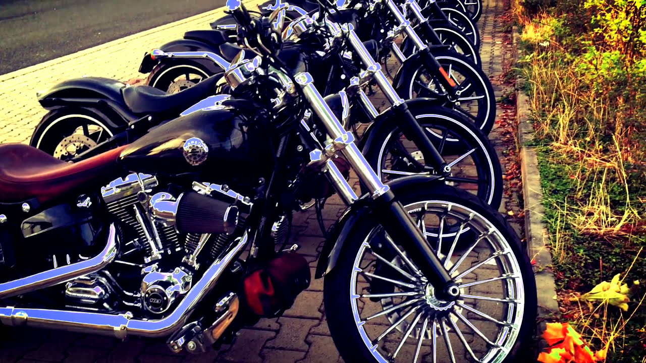 Harley Davidson Breakout Softail FXSB Slow Shooting