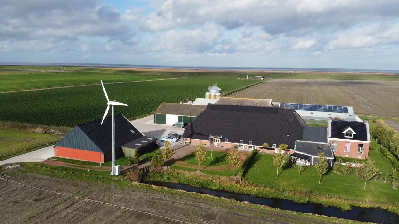 Gebr. Brands - Den Andel - kleine windmolen (15m) en zonnepanelen