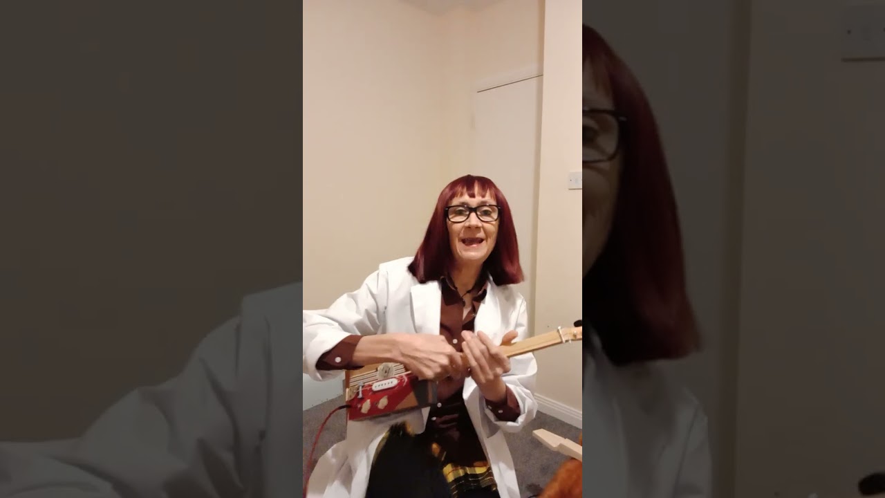 Professor Liesl puts the Al & Vikki electric diddley bow through her paces 
