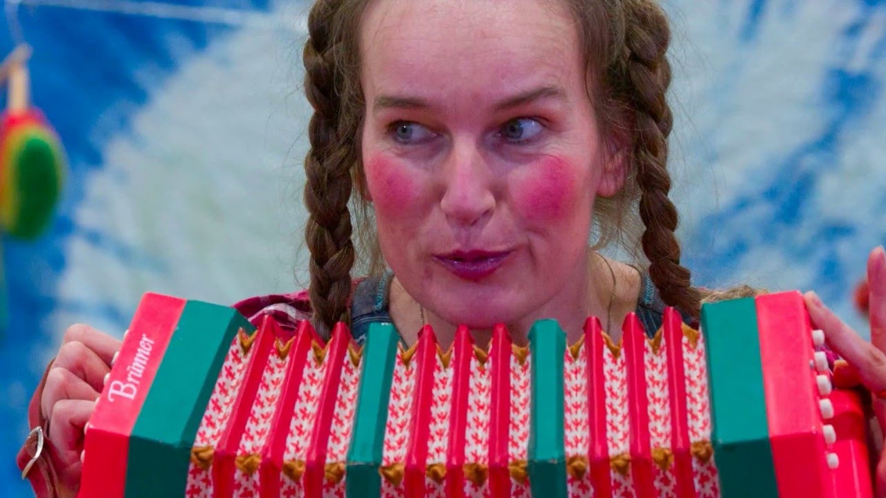 Die kleine Raupe - theaterta - Theater für Kinder für alle!
