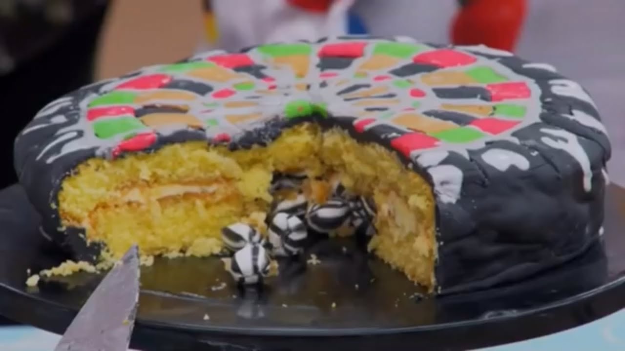 lee mack being a mess on bake off (part three)