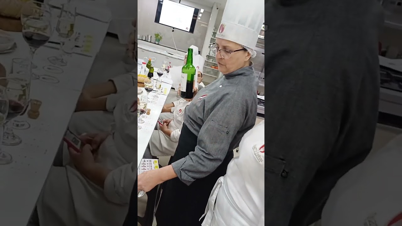 Aula de enologia no curso "Gastronomia - Chef Profissional". 😍🍷