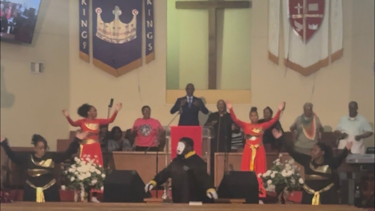 Praise anthem by Richard Smallwood (Live Mime) in Fort Worth Texas 
