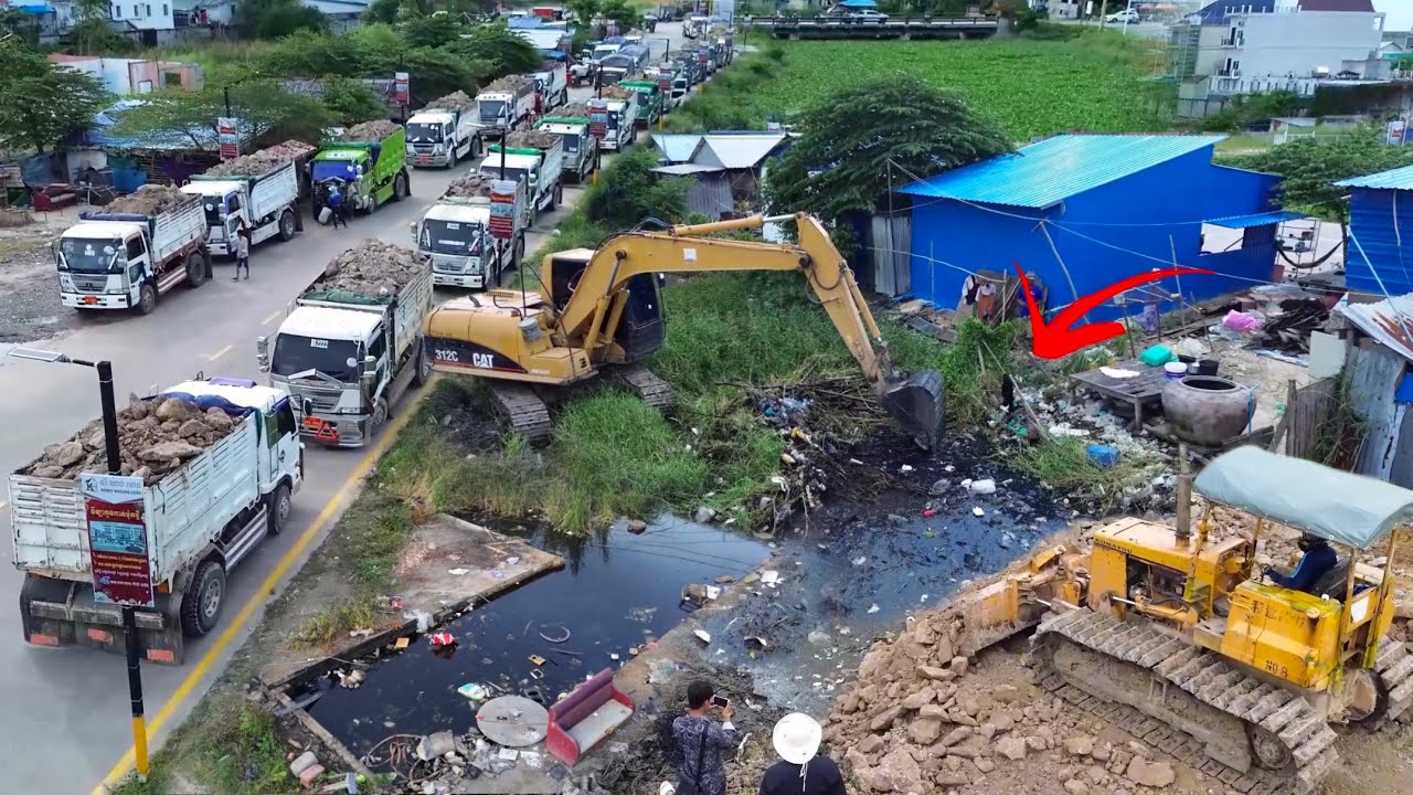 Best Landfill Operation! Expert Operators Excavator & KOMATSU Bulldozer Reclaims flooded area