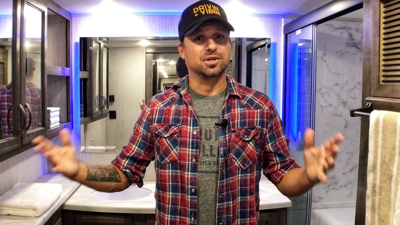 2021 HUGE MASTER BATH 5th WHEEL RV