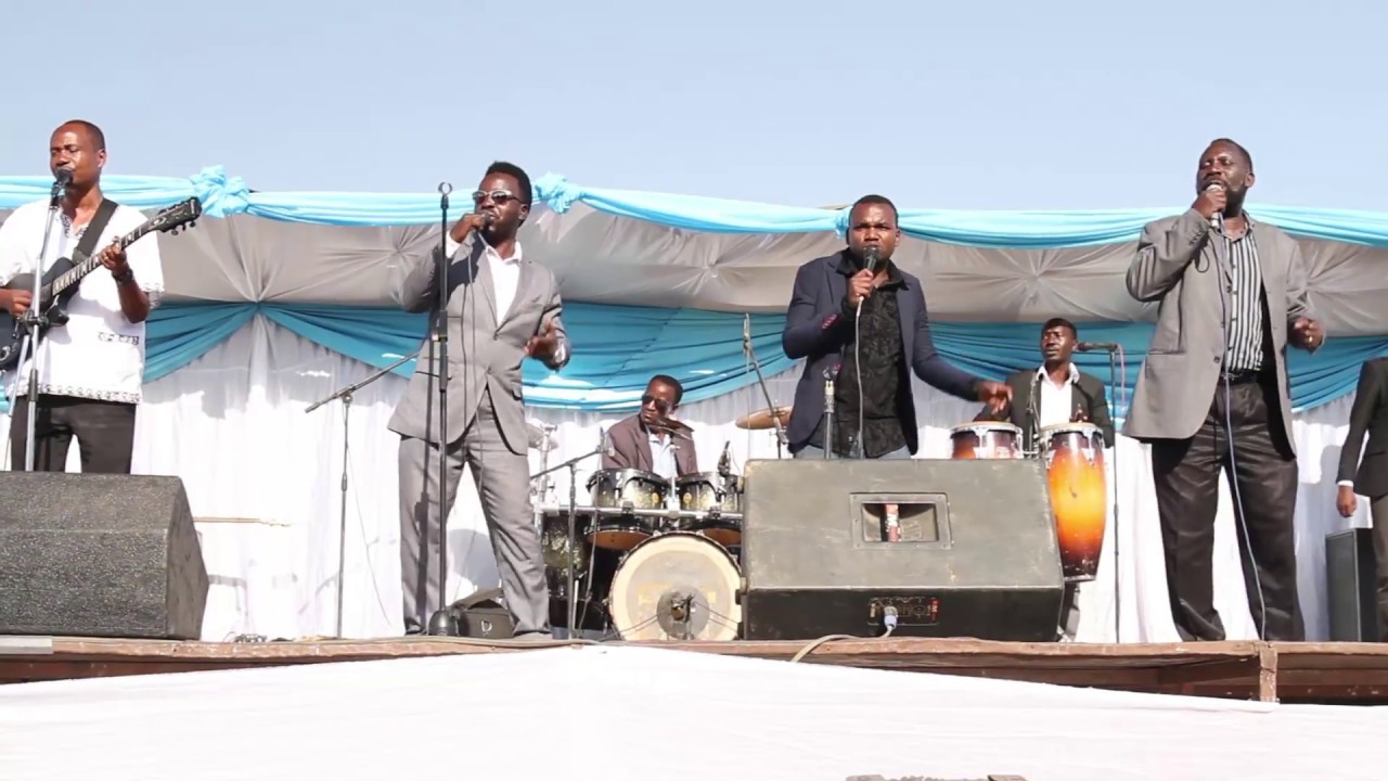 NEWLIFE BAND On the stage live na wimbo wao KWA YESU KUNARAHA